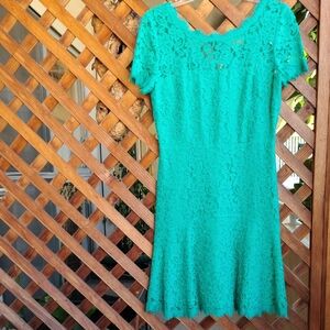 Diane Von Furstenberg Green Lace Short Sleeve V Neck Back Flounce Dress Size 8